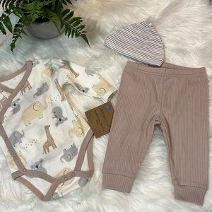 Dream Gro New infant Outfit 3-6 Months